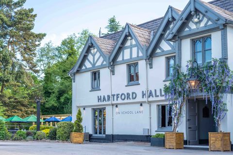 About our Pub with bedrooms – Hartford Hall on School Lane