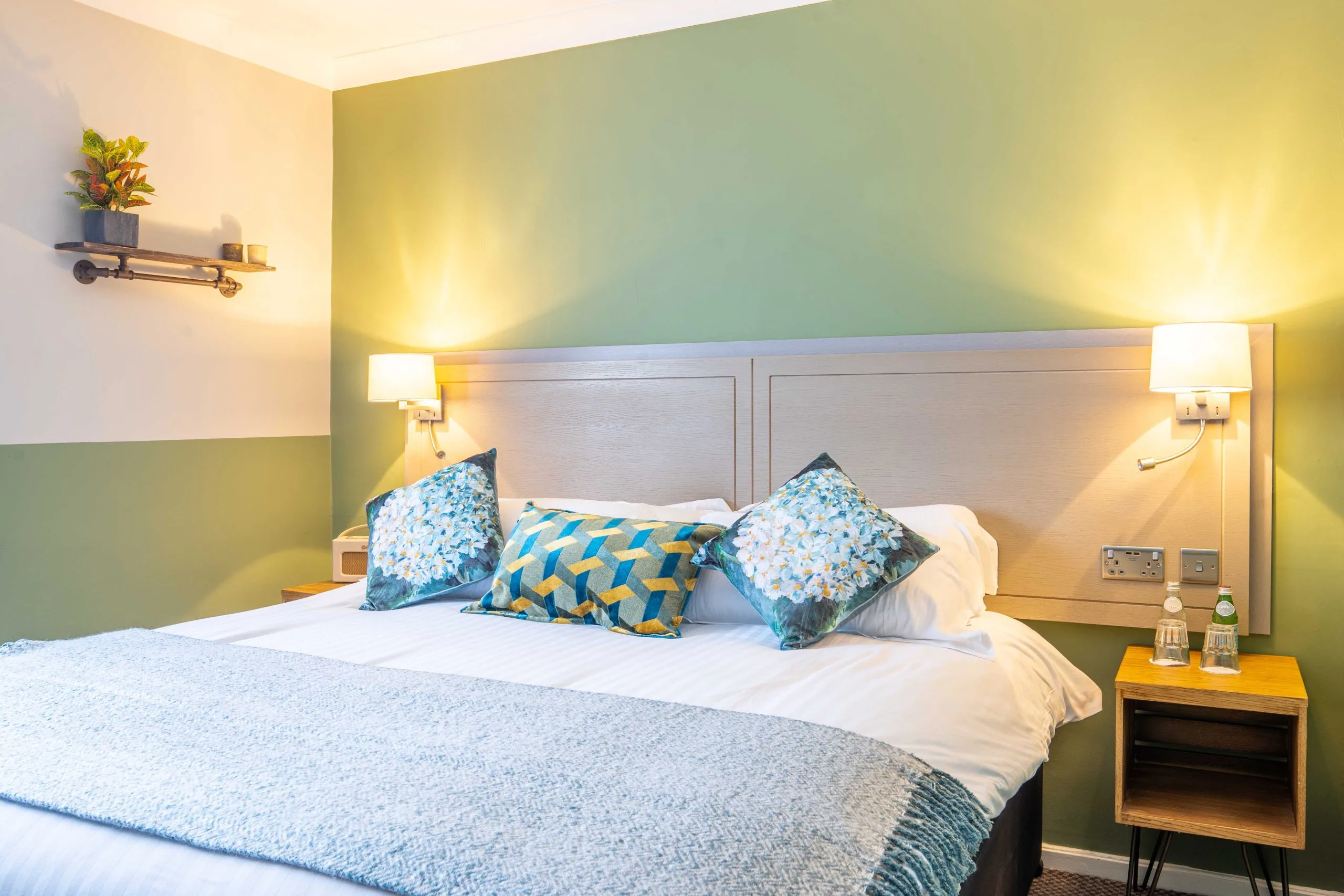 Cosy King Room Bed