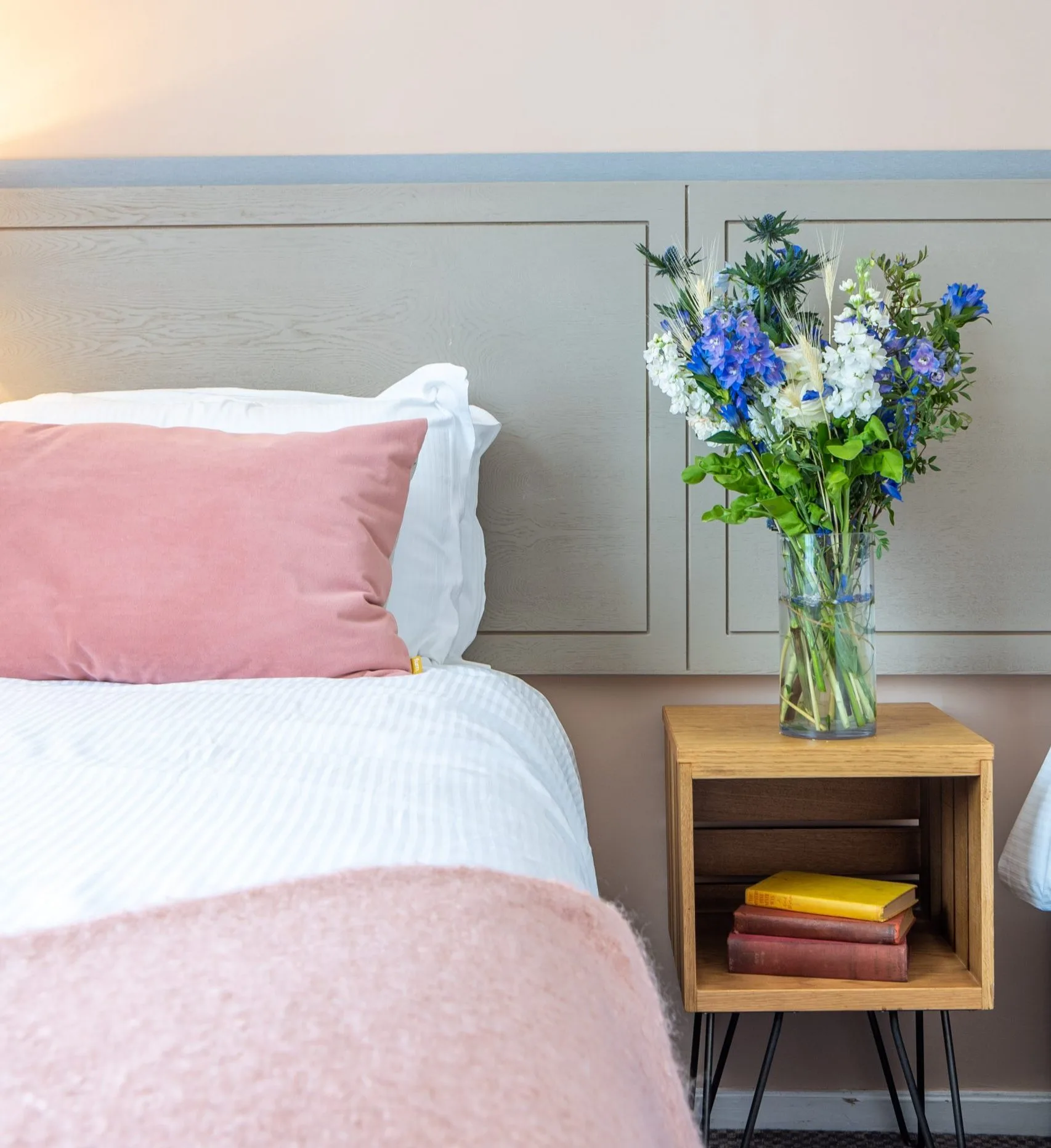 Cosy King Room Bed and Flowers